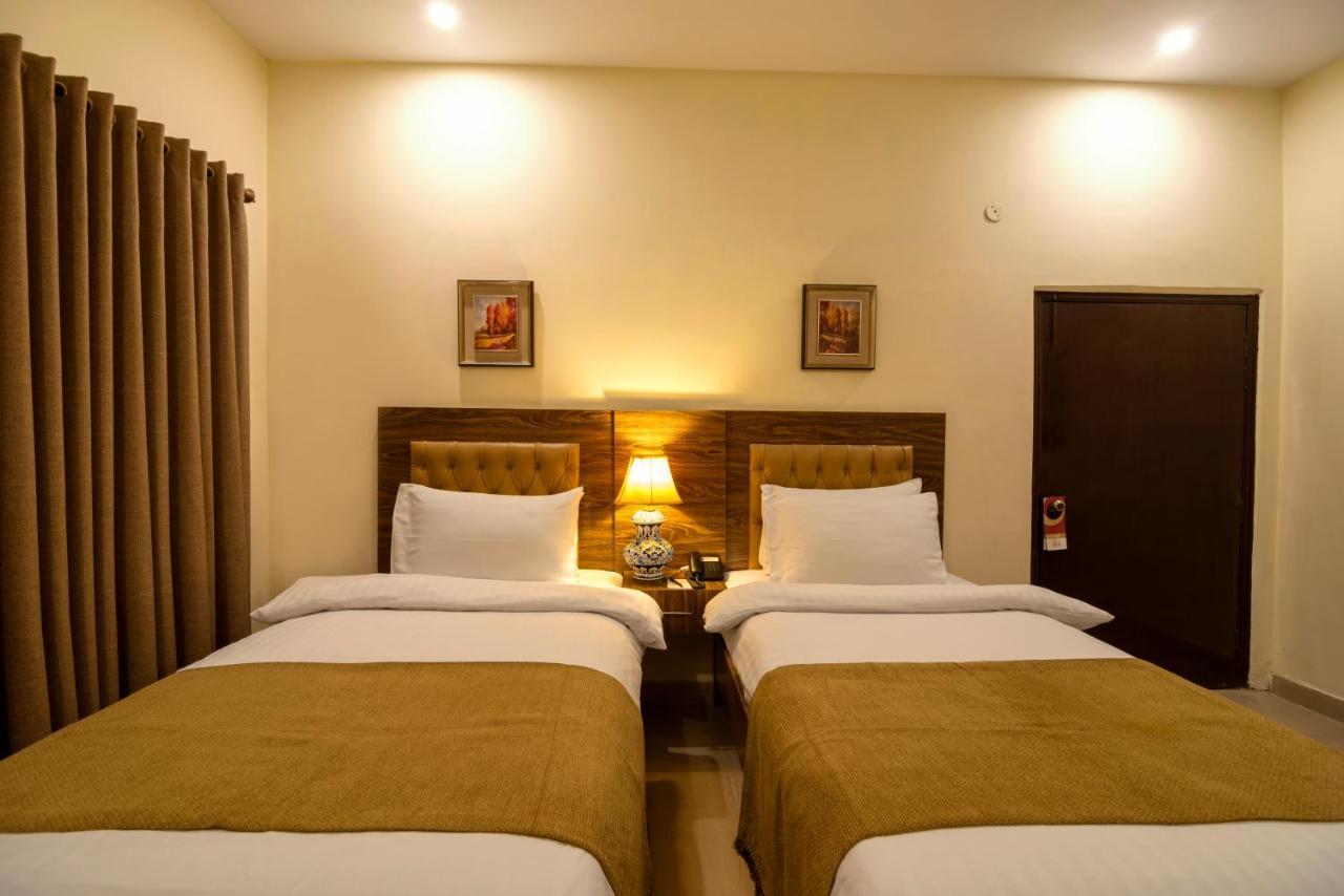 Hotel One Lalazar Multan Exterior foto