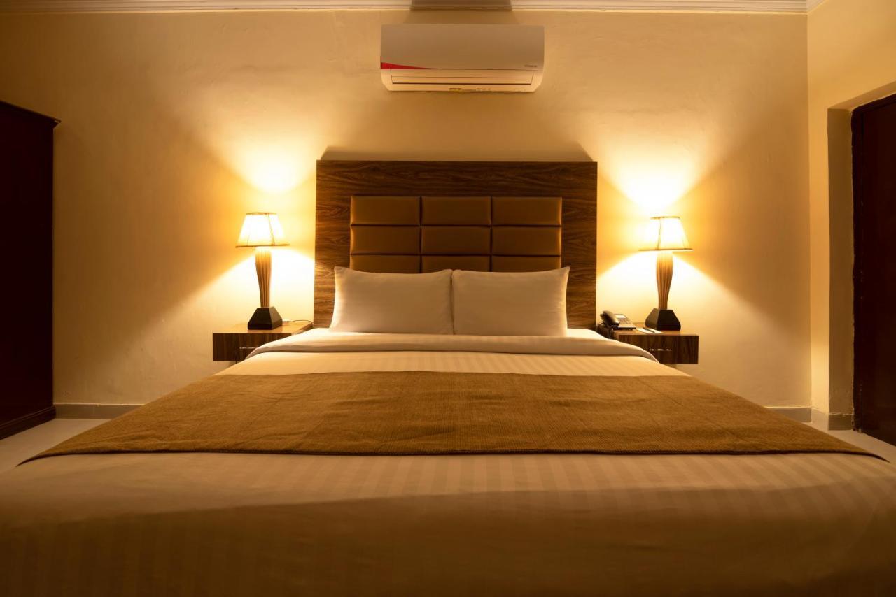 Hotel One Lalazar Multan Exterior foto