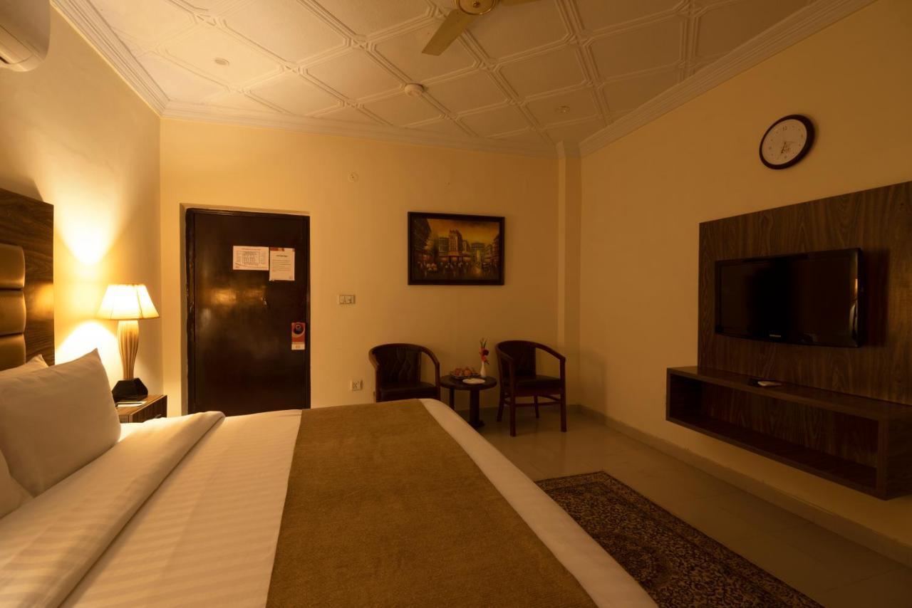 Hotel One Lalazar Multan Exterior foto