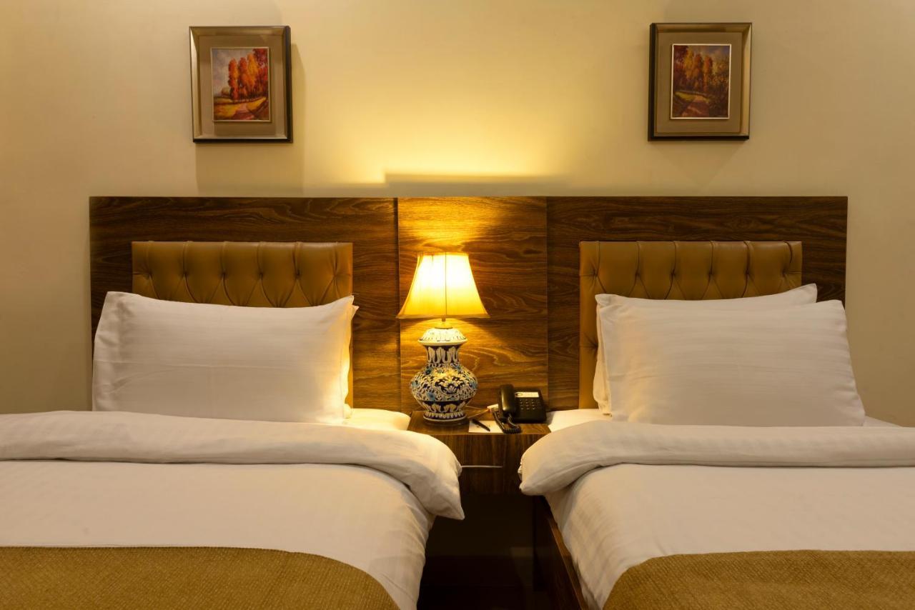 Hotel One Lalazar Multan Exterior foto